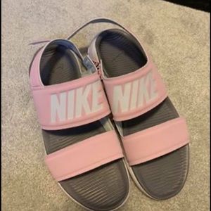 Sandles Nike’s